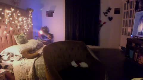 Snapshot of blumasweet chatting on 12.24.24 Bluma Sweet online show from 12.24.24