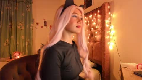 Snapshot of blumasweet chatting on 02.16.25 Bluma Sweet online show from 02.16.25