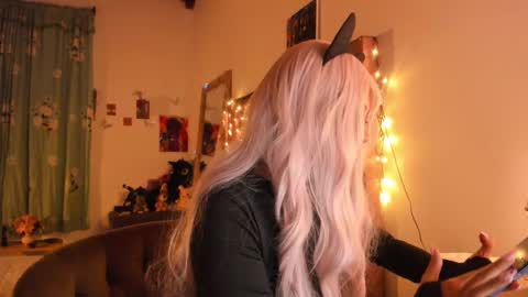 Snapshot of blumasweet chatting on 02.16.25 Bluma Sweet online show from 02.16.25