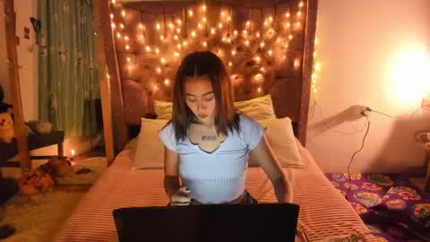 Snapshot of blumasweet chatting on 03.04.25 Bluma Sweet online show from 03.04.25