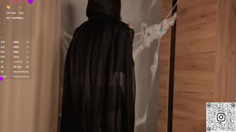 Snapshot of blushinbloom chatting on 10.31.25 Dolores online show from 10.31.25