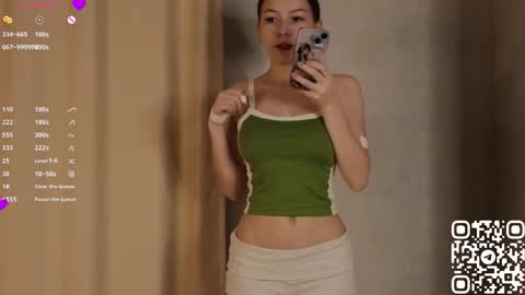 Snapshot of blushinbloom chatting on 11.09.25 Dolores online show from 11.09.25