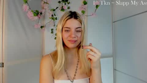 Snapshot of blushkitty chatting on 10.10.25 Chloe online show from 10.10.25