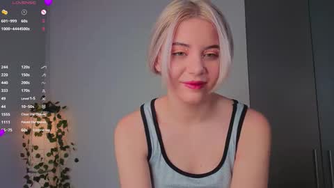 Snapshot of blushkitty chatting on 11.01.25 Chloe online show from 11.01.25