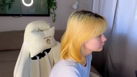Snapshot of blvckmilk chatting on 06.21.26 Alice and David online show from 06.21.26