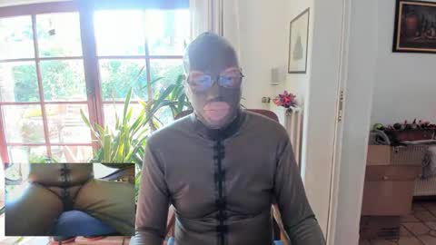 Snapshot of bob2658 chatting on 10.19.25 SlaveRobert online show from 10.19.25