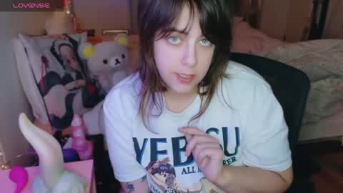 Snapshot of bobbivalentine chatting on 11.22.25 Bobbi Valentine online show from 11.22.25