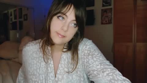 Snapshot of bobbivalentine chatting on 11.23.25 Bobbi Valentine online show from 11.23.25