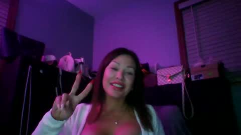 Snapshot of bodicas chatting on 11.30.25 milf online show from 11.30.25