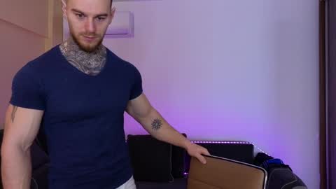 Snapshot of bodyouwant chatting on 01.28.25 bodyouwant online show from 01.28.25