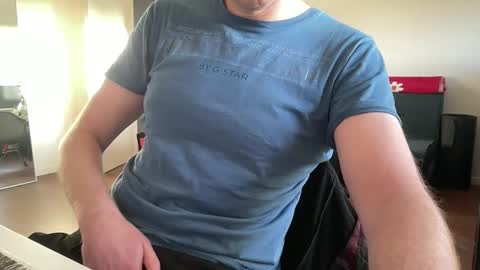 Snapshot of boegieboy76 chatting on 12.20.24 ask me online show from 12.20.24