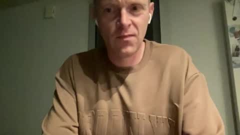 Snapshot of boegieboy76 chatting on 10.05.25 ask me online show from 10.05.25