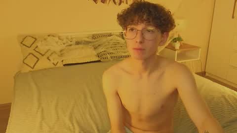 Snapshot of boicute chatting on 11.04.25 ALEXPVT IS OPEN online show from 11.04.25