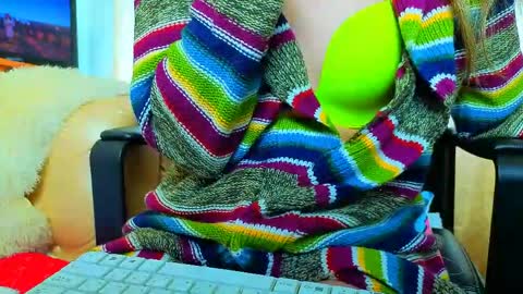 Snapshot of bom_mia_bom chatting on 05.15.26 Mia online show from 05.15.26