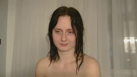 Snapshot of bonne_chance chatting on 11.04.25 bonne_chance online show from 11.04.25