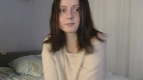 Snapshot of bonne_chance chatting on 11.10.25 bonne_chance online show from 11.10.25