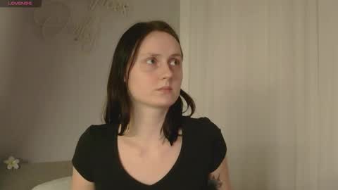 Snapshot of bonne_chance chatting on 11.11.25 bonne_chance online show from 11.11.25