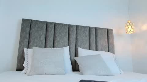 Snapshot of bonnie_bloom chatting on 10.08.25 Bonnie online show from 10.08.25