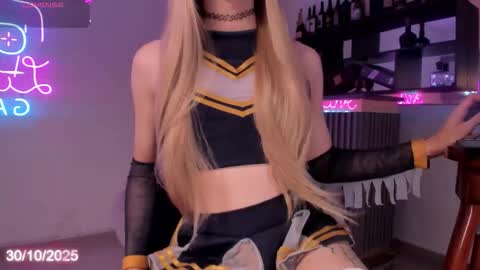 Snapshot of bonnie_luxury chatting on 10.30.25 Bonnie Luxury online show from 10.30.25