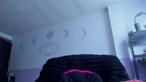 Bonnie Help me reach 500 likes online show from 11.22.25