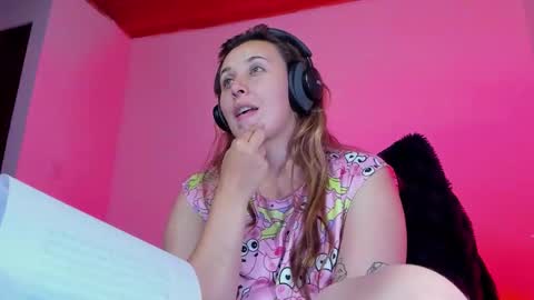 Bonnie Help me reach 500 likes online show from 01.05.26