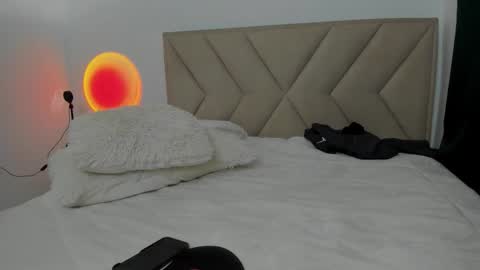 Bonnie  online show from 09.21.25