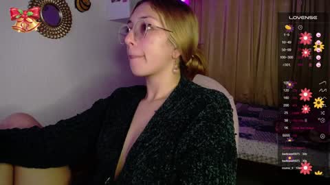 Soffy Brooks Independent model online show from 12.14.24