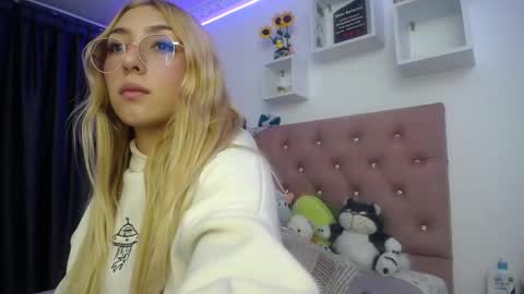 Snapshot of bonny_clyde_xx_ chatting on 10.09.25 Soffy Brooks Independent model online show from 10.09.25