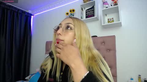 Snapshot of bonny_clyde_xx_ chatting on 10.13.25 Soffy Brooks Independent model online show from 10.13.25