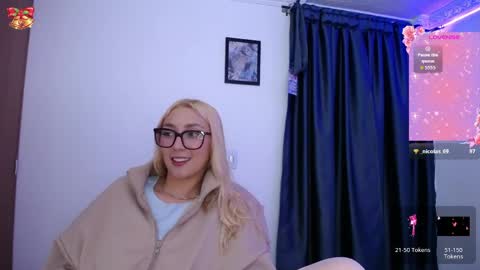 Soffy Brooks Independent model online show from 04.13.26
