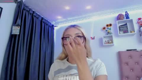Soffy Brooks Independent model online show from 05.31.26