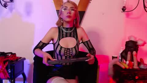  bonnybonnet  online show from 09.23.25