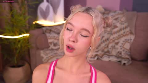 Snapshot of boobybliss chatting on 09.22.25 Alina online show from 09.22.25