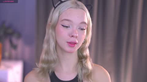 Snapshot of boobybliss chatting on 10.17.25 Alina online show from 10.17.25