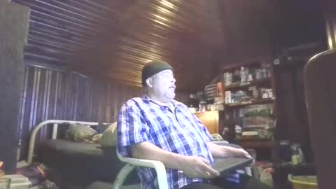 Snapshot of booshy chatting on 11.07.25 Booshwa online show from 11.07.25