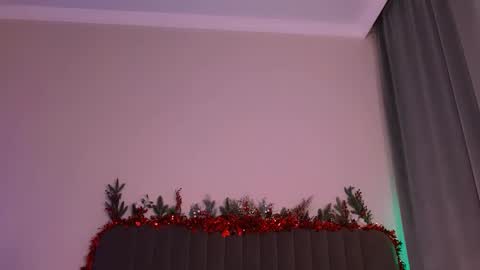 Snapshot of bootylecious_ chatting on 12.25.24 Mona online show from 12.25.24