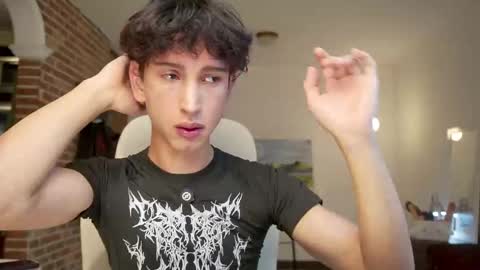 Snapshot of boream_ chatting on 09.13.25 Bream online show from 09.13.25