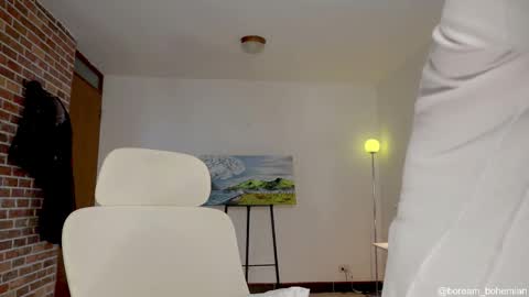 Snapshot of boream_ chatting on 10.18.25 Bream online show from 10.18.25