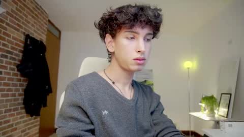 Snapshot of boream_ chatting on 10.31.25 Bream online show from 10.31.25