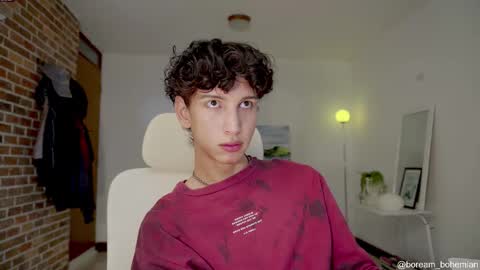 Snapshot of boream_ chatting on 11.18.25 Bream online show from 11.18.25