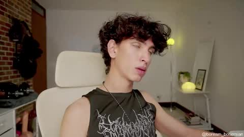 Snapshot of boream_ chatting on 11.28.25 Bream online show from 11.28.25