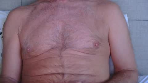 Snapshot of born2run chatting on 02.12.25 born2run online show from 02.12.25