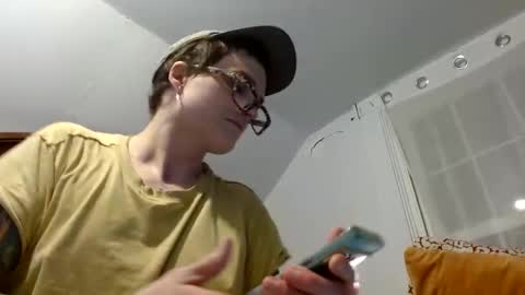 Snapshot of bottom_boiz chatting on 12.18.24 Rue online show from 12.18.24