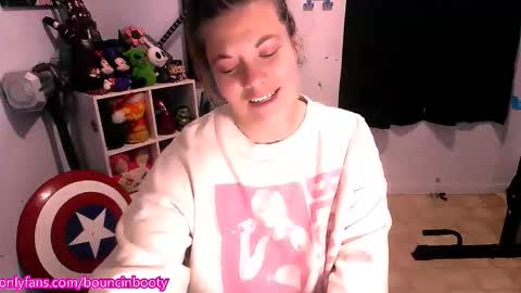 Snapshot of bouncinbooty chatting on 10.31.25 Pumpkin Butt online show from 10.31.25