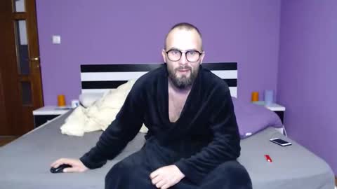 Snapshot of bouth_dream chatting on 10.23.25 Angel-Boy online show from 10.23.25