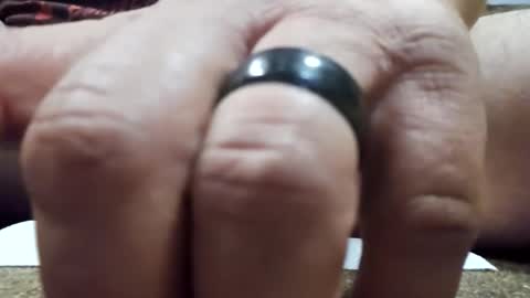 Snapshot of bowtiebuba82 chatting on 11.13.25 bowtiebuba82 online show from 11.13.25