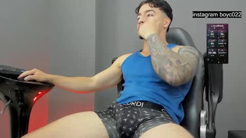 Snapshot of boyc02_ chatting on 01.04.25 boyc02_ online show from 01.04.25