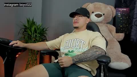 Snapshot of boyc02_ chatting on 03.08.25 boyc02_ online show from 03.08.25