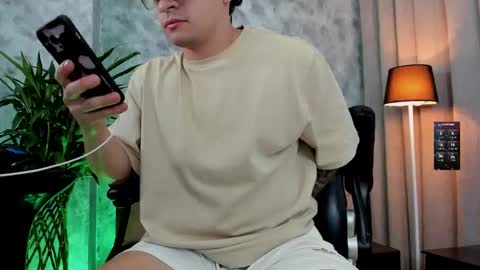 Snapshot of boyc02_ chatting on 09.21.25 boyc02_ online show from 09.21.25