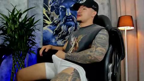 Snapshot of boyc02_ chatting on 10.12.25 boyc02_ online show from 10.12.25